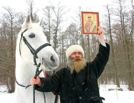 Mangi kuulutus! Eesti rahvas peab Romanovite järeltulija endale kuningaks kutsuma! Ise lubab Mang, et soetab endale musta koera kõrvale kunagi ka valge hobuse.