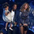 VIDEOD | Ohtlik olukord! Joobes mees tungis Beyoncé’i ja Jay-Z kontserdil lavale ning asus staare taga ajama