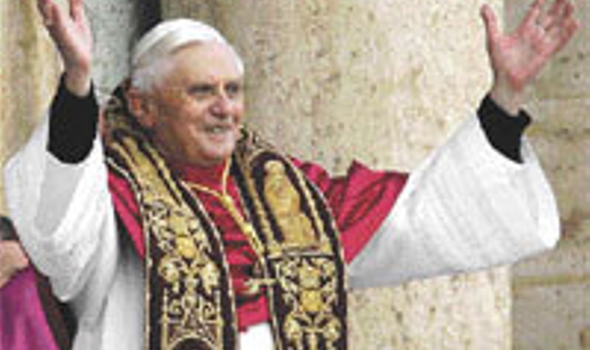 Maailma enam kui miljardit katoliiklast juhtima asuv 78-aastane Ratzinger võttis endale nimeks Benedictus XVI.