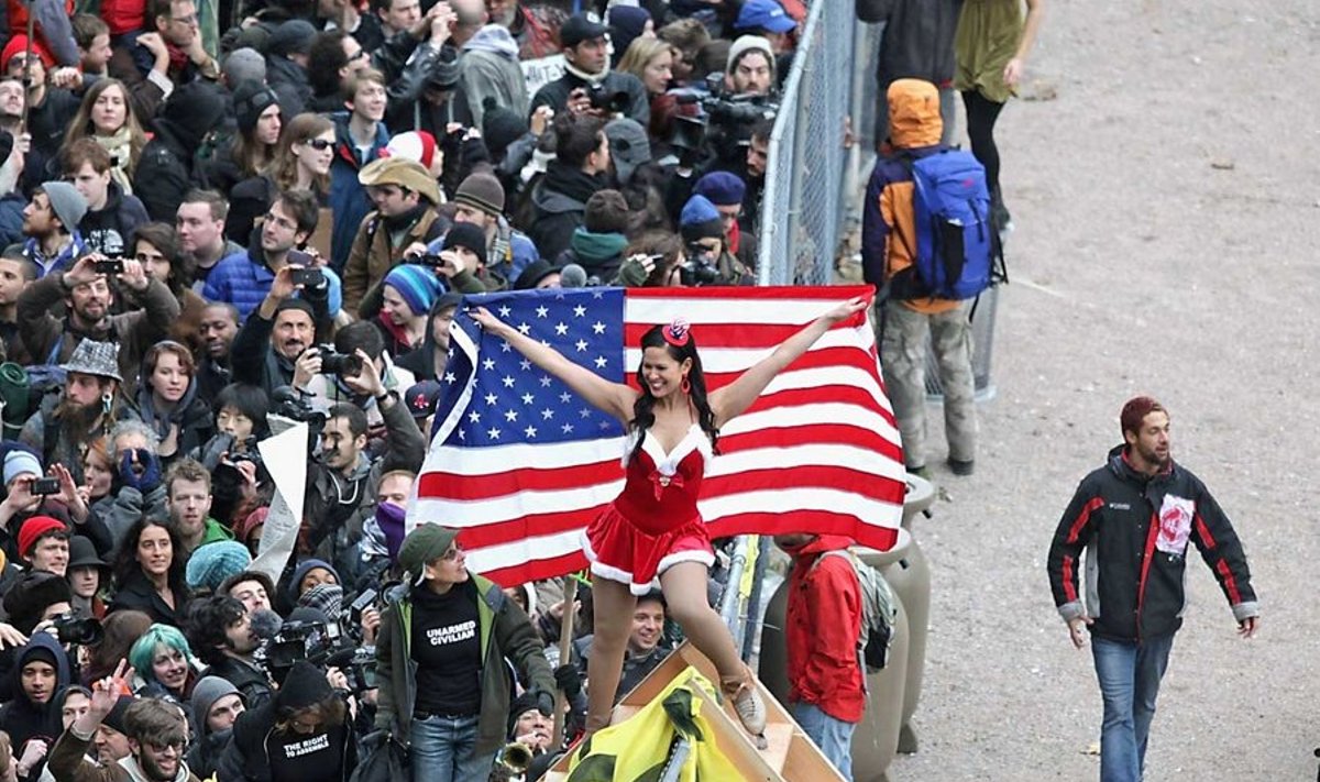 17. detsember New Yorgis: Kolme kuu möödumist meeleavalduste algusest tähistanud massikogunemine tipnes vägivaldsete kokkupõrgetega politseiga ning märkis ühtlasi lõppeval aastal USAd enim raputanud ettevõtmise lõppu enne jõulurahu saabumist. (Michael Bocchieri / Getty Images / Afp / Scanpix)