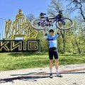 Депутат Рийгикогу доехал на велосипеде из Таллинна в Киев и собрал более 30 000 евро для ВСУ