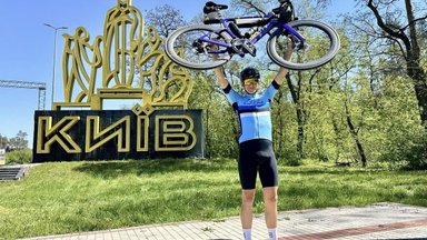 Депутат Рийгикогу доехал на велосипеде из Таллинна в Киев и собрал более 30 000 евро для ВСУ