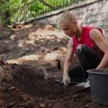 KAAMERAGA MAAL | Tallinna kesklinna parklas kaevatakse välja sadu luustikke