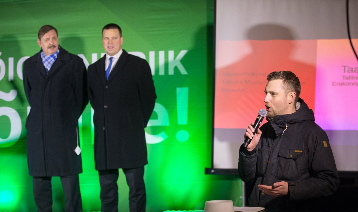 Андре Ханимяги (справа) и два бывших мэра Таллинна - Таави Аас (слева) и Юри Ратас