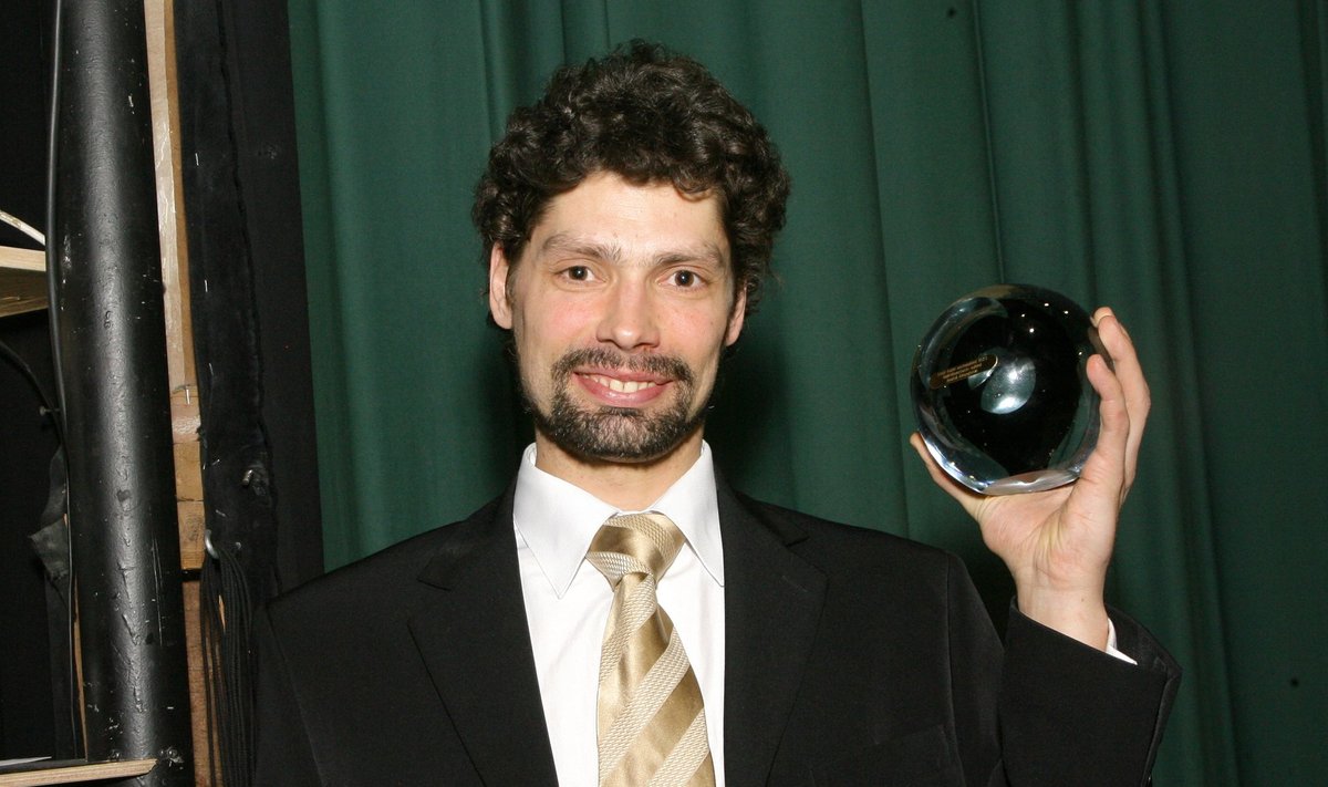 Anatoli Arhangelski teatriauhindade jagamisel Endla teatris 2015. aastal.