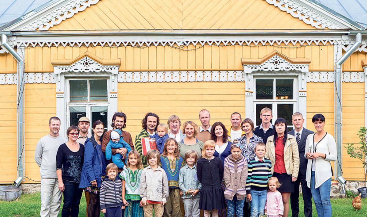 Esimene koolipäev Leiutajate külakoolis Võrumaal Sännas.