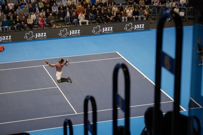 Tennisetäht Gael Monfils tegemas järjekordset playstationi-lööki Tondiraba jäähallis.