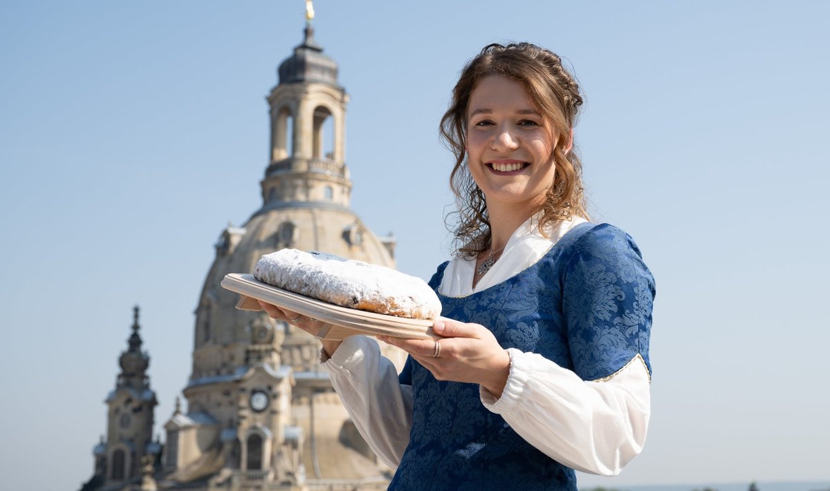 Presentation of the 30th Dresden Stollen Girl