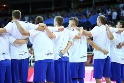 Eesti korvpallikoondis Riias EM-il enne Ukraina mängu.