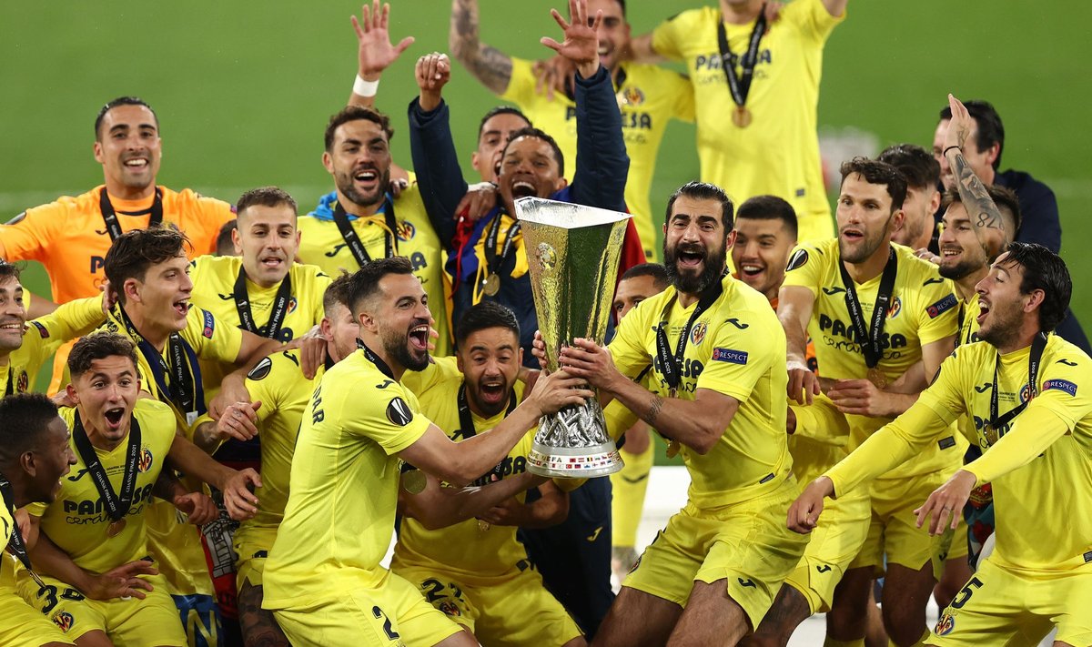 Villarreali mängijad Euroopa liiga võitu tähistamas.
