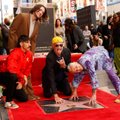 VIDEO | Red Hot Chili Peppers sai Hollywoodi kuulsuste alleel oma tähe. Üritus läks nii käest ära, et politseil tuli tänav sulgeda