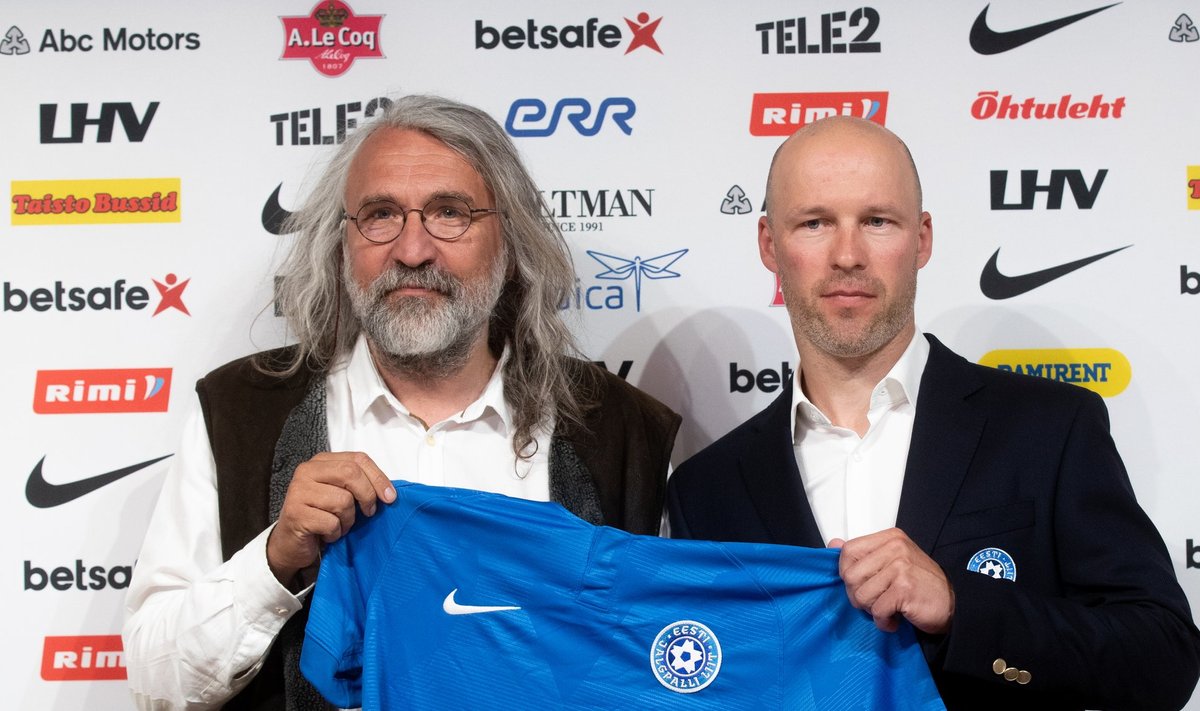 Eesti Jalgpalli Liidu president Aivar Pohlak ja A-koondise peatreener Karel Voolaid, kelle leping saab kolmapäevase kohtumise järel läbi.
