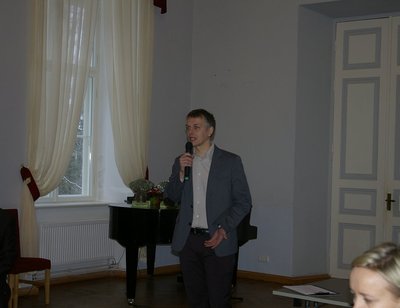 Esineb konverentsi moderaator ja portaali poltsamaa.ee toimetaja Raivo Suni. Foto: Teele Kaeramaa