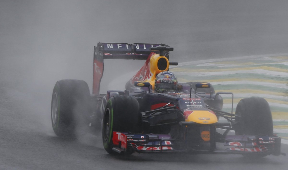 Sebastian Vettel vihmases Brasiilias