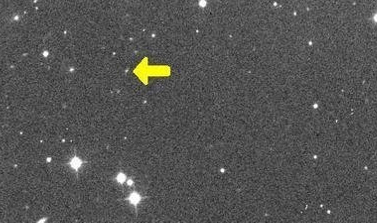 Asteroid 2010 SO16 (nool näitab). Faulkes Telescopes, Las Cumbres Observatory