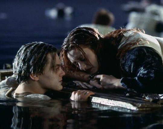 Помните ту самую дверь, которая спасла героиню фильма „Титаник“ (и не спасла героя)? Ее продали за рекордную сумму