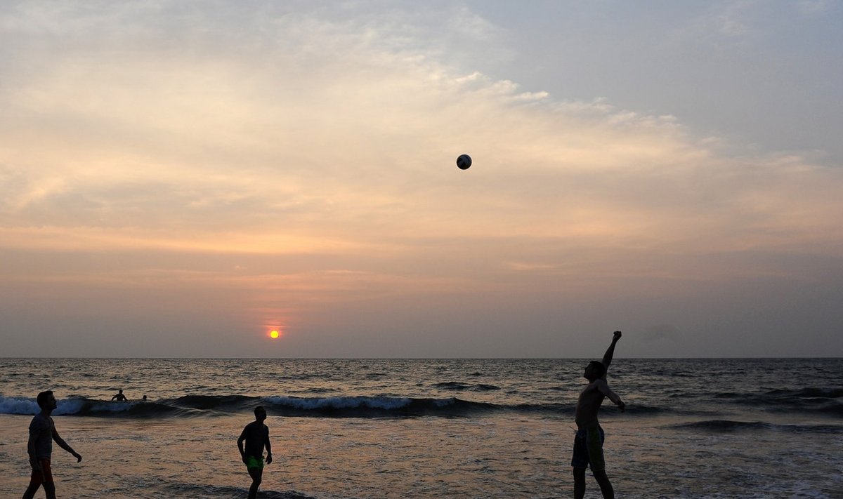 Turistid mängivad Sri Lankas palli