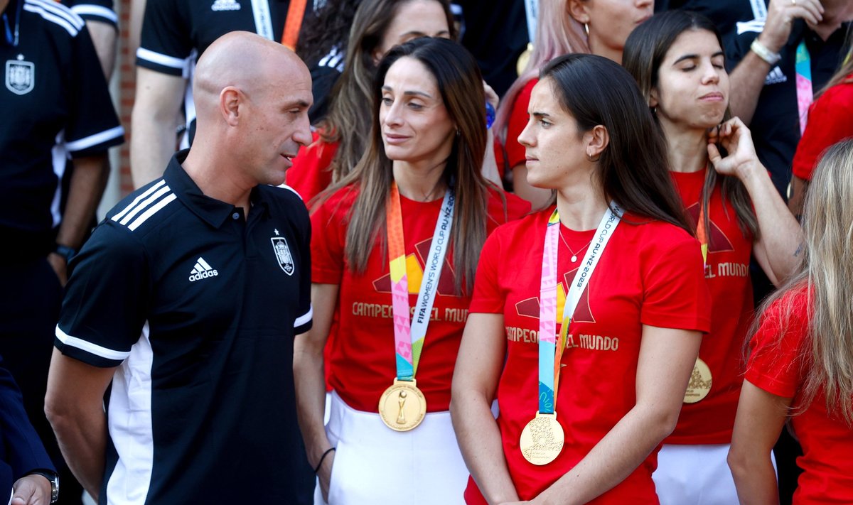 Luis Rubiales sattus MM-i finaali järel suudlusskandaali.