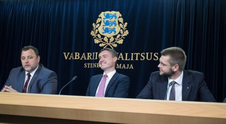 Sven Sester, Taavi Rõivas ja Jevgeni Ossinovski valitsuse pressikonverentsil