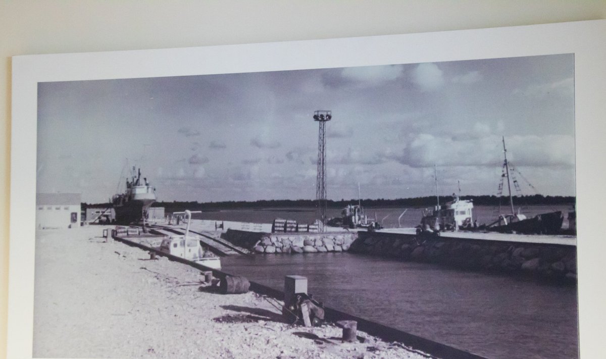 Nasval, laevaehitustehase Baltic Workboats dokibasseini ettevalmistustööde käigus leiti kaist kaks kalatraalerit. 1975 aastal uputati toona kaks amortiseerunud kalalaeva kai täiteks . Kai ehitati laevade ümber. Kohalikud kalurid mäletavad pisteliselt seda aega,  nende meenutuste kohaselt täideti laevakered kividega. 
