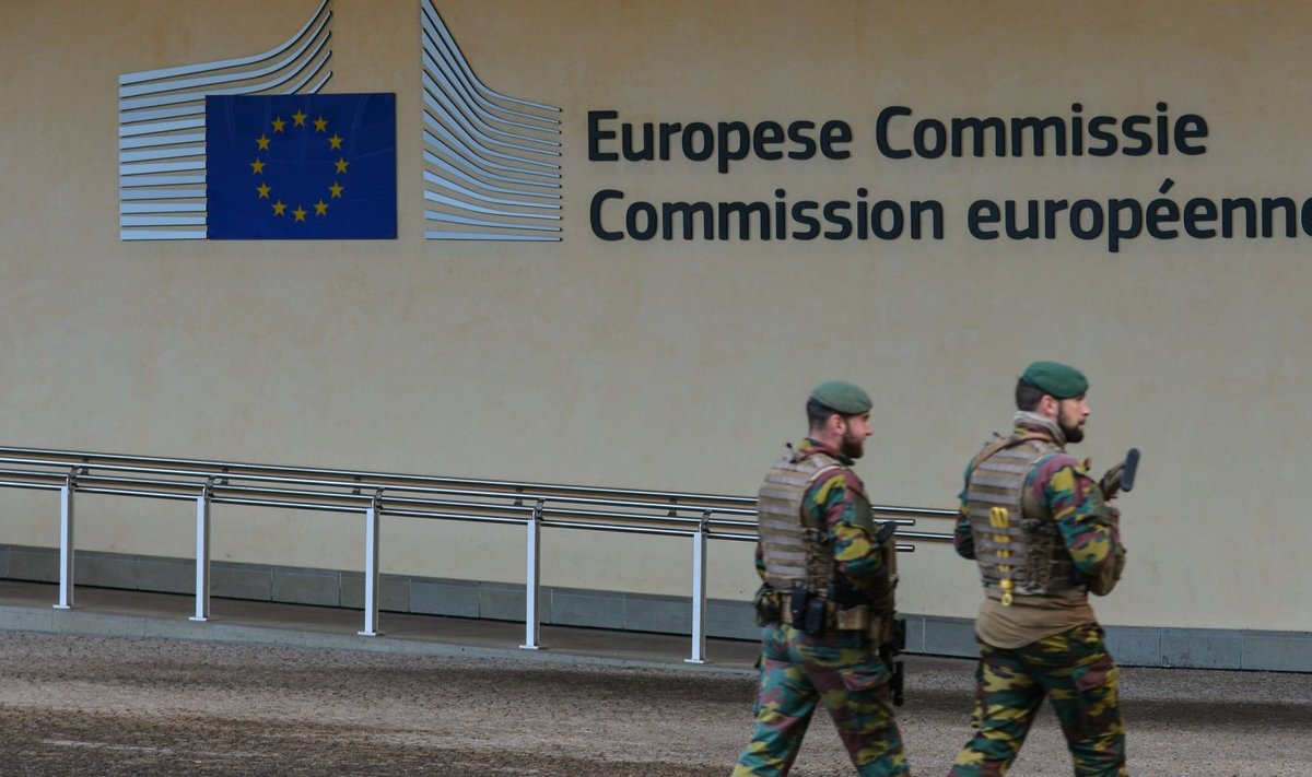 Belgia sõjaväelased Euroopa Komisjoni hoone ees