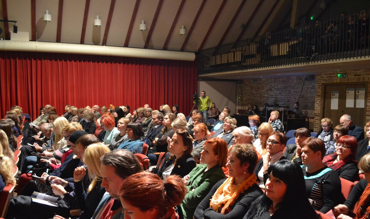 Viljandi konverentsile tuli ligi 150 piletiga kuulajat.
