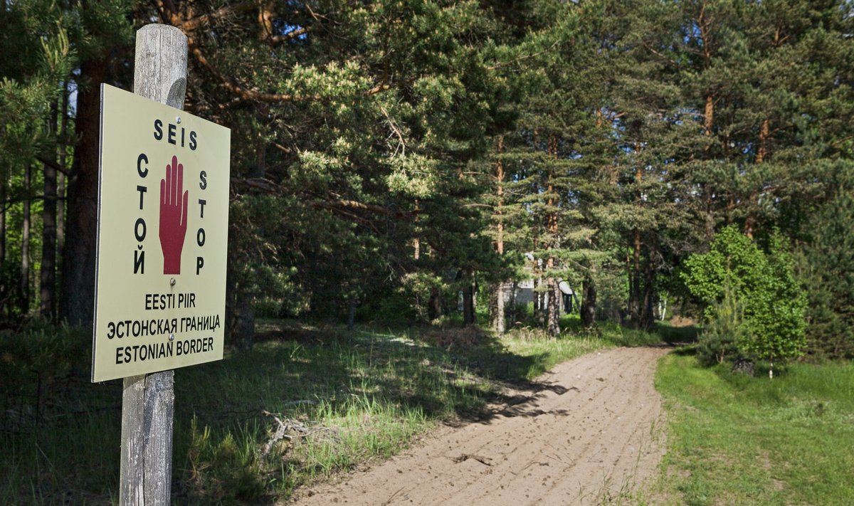 Perdaku:Eesti-Vene piirileping muudab ajutise kontrolljoone riigipiiriks.Pildil:Riigipiir Perdaku külas.