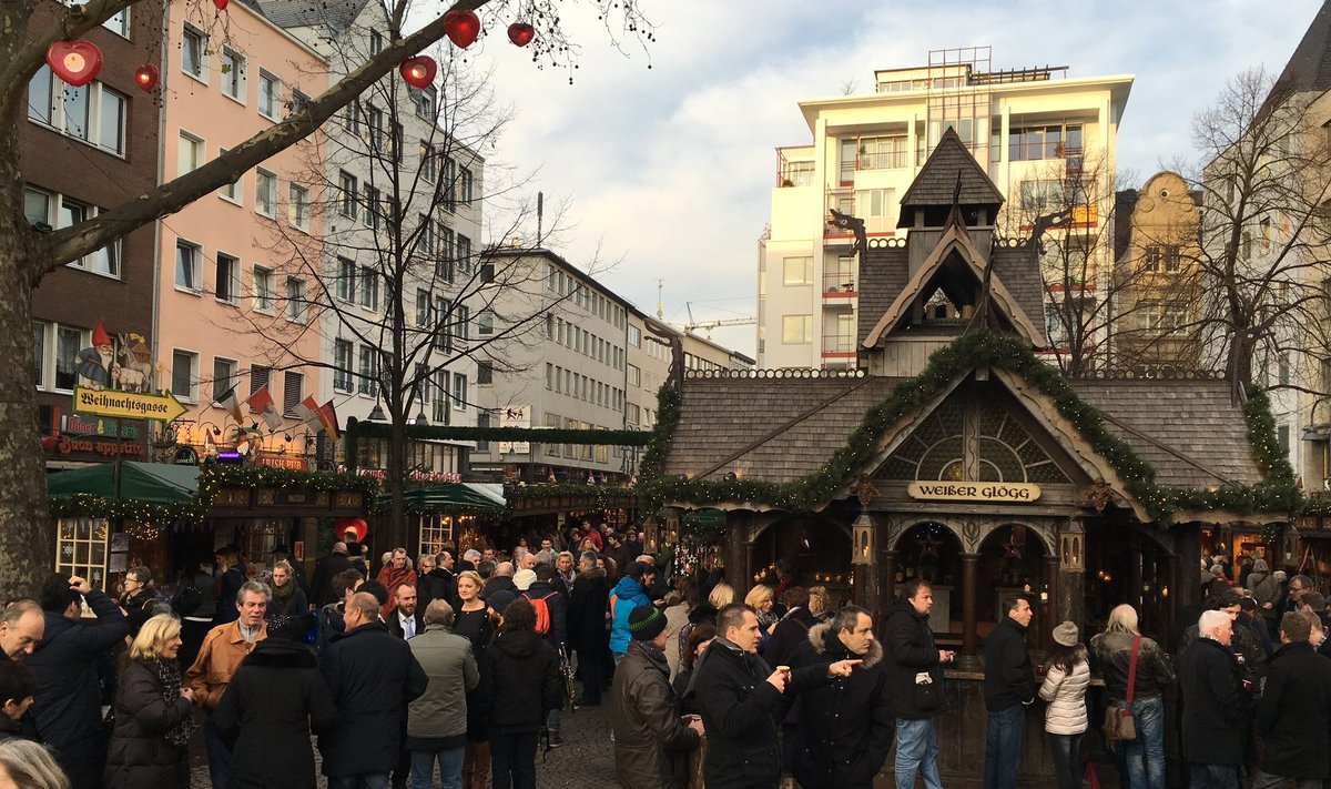 Jõuluturg on pärast tööpäeva lõppu justkui püstijalabaar.