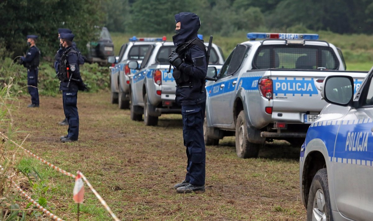 Poola politsei üleeile Valgevene piiri ääres Usnarz Górny küla juures