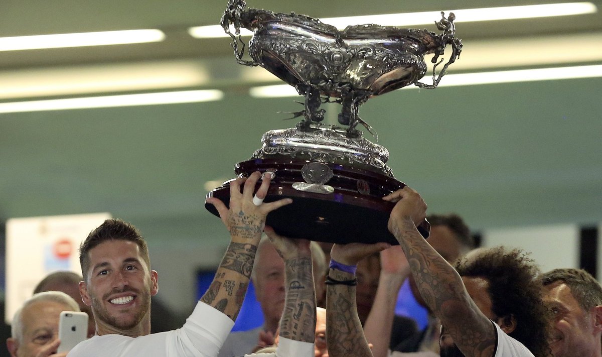 Madridi Reali ässad Sergio Ramos ja Marcelo said laupäeval pärast AC Milani alistamist pea kohale tõsta Santiago Bernabéu karika. Juba homme jahitakse Tallinnas UEFA superkarikat.