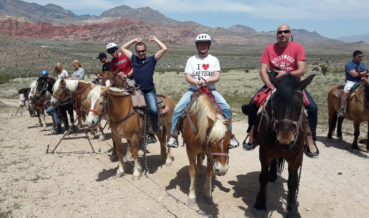 Kaks kanget Ameerikas. Las Vegases naudivad ratsaseiklust Villem Tarvas, Teet Margna, Kristjan Jõekalda ja Margus Malm.