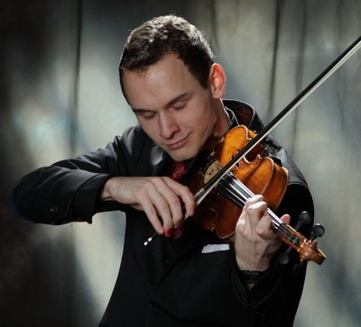 Jonas Tarm tegeleb peamiselt heliloominguga, ent on õppinud ka viiulimängu ja hiljem dirigeerimist. Siin on 18-aastane Jonas aastal 2012.