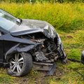 FOTOD | Pärnumaal põrkasid kokku kaks autot, üks inimene sai viga