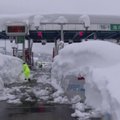 VIDEO | Jaapanit tabas rekordiline lumesadu, maanteel jäi kinni umbes tuhat autot