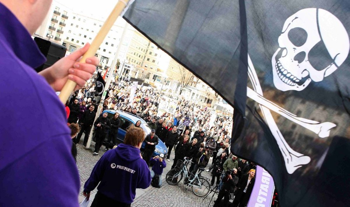 2009. aastal kogunesid Stockholmis toetajad linnaväljakule, et avaldada oma poolehoidu The Pirate Bay failivahetuse veebilehe loojate toetuseks.