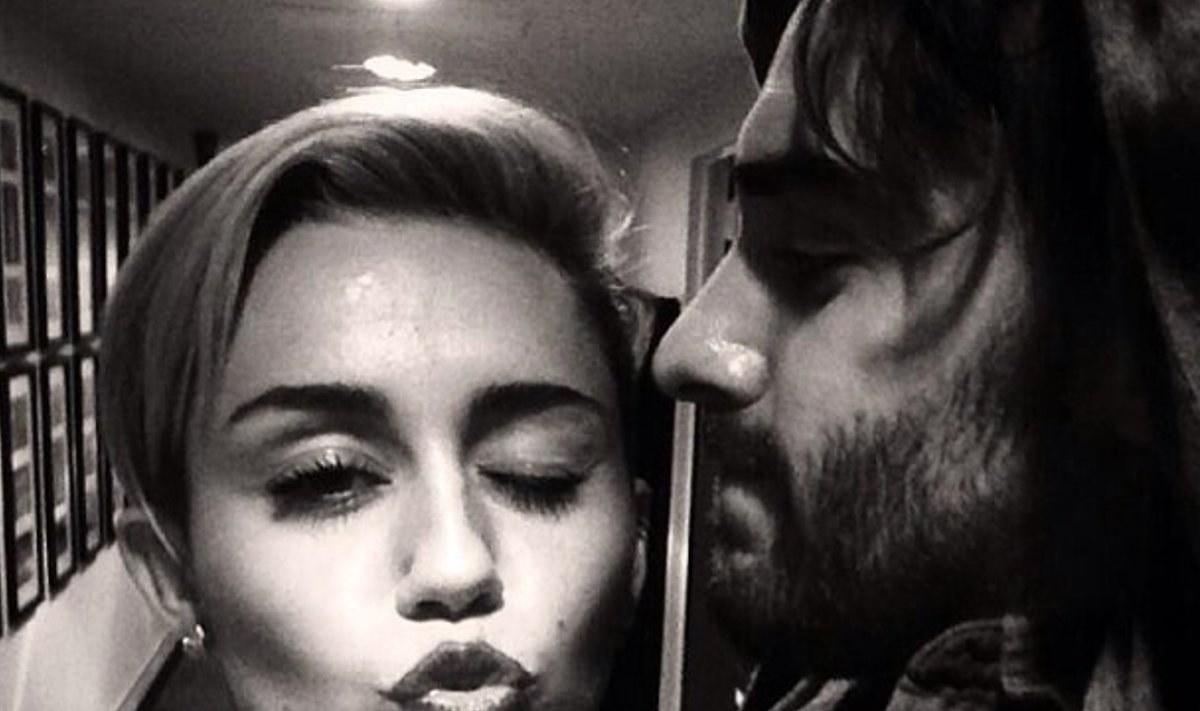 Miley jätkab pardinägude avaldamist