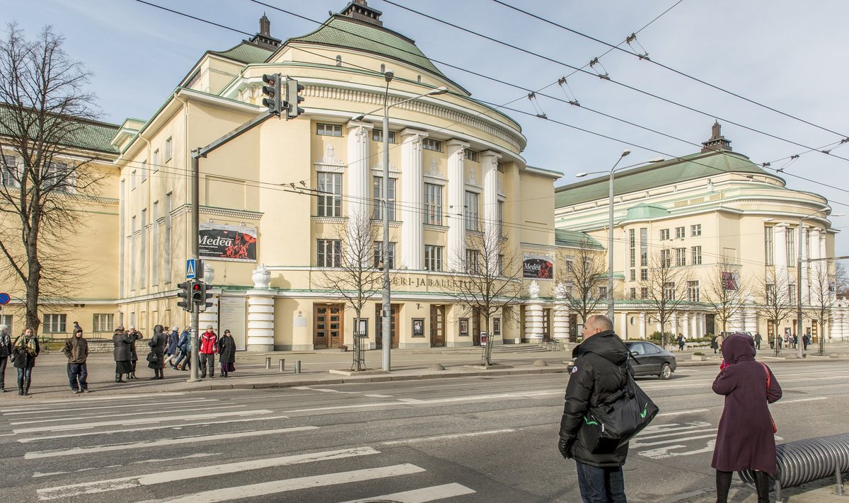 HÄDA SÜVENEB: juba mullu jäi Estonia teater 270 000 euroga miinusesse.