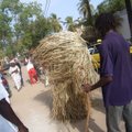 ВИДЕО. Традиции Африки: танцующий стог сена