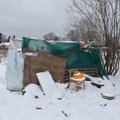 ФОТО DELFI: Бездомный, невзирая на морозы, живет на Пальяссааре в палатке