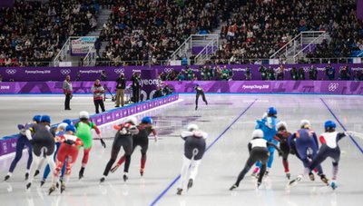 Saskia Alusalu pagemas hundikarja eest. Pyeongchang 2018 taliolümpia naiste kiiruisutamine