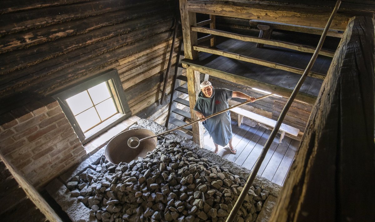 Lammasmäe kahekorruselein suitsusaun on üks ligi 150nest erinevast Eesti Saunatee saunast, mis erilisi elamusi pakub.