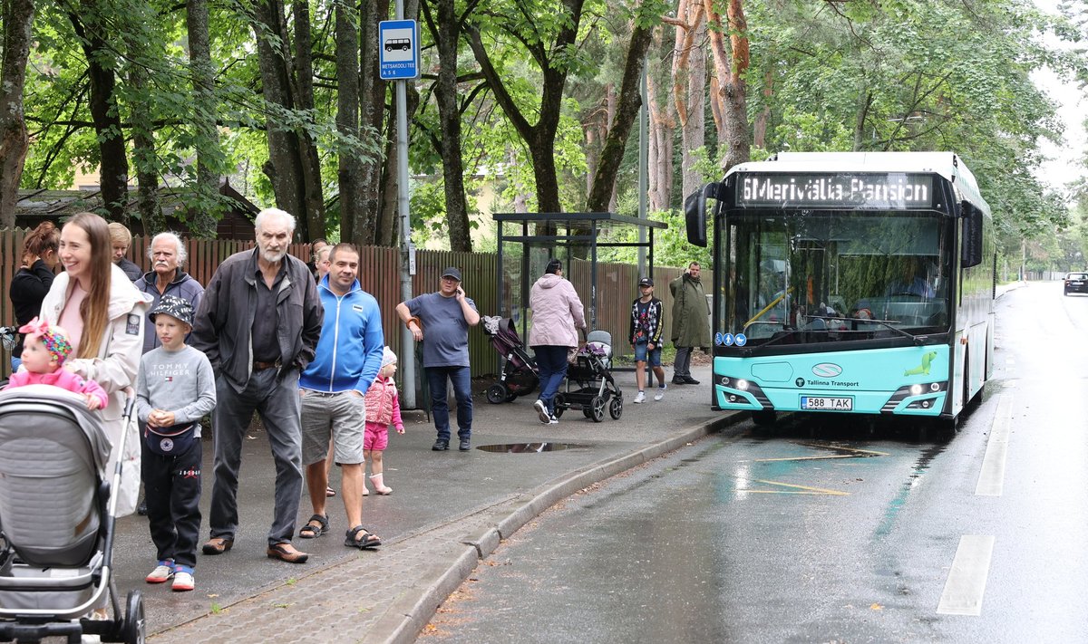 Pirita elanike protest Metsaküla tee bussipeatuses 