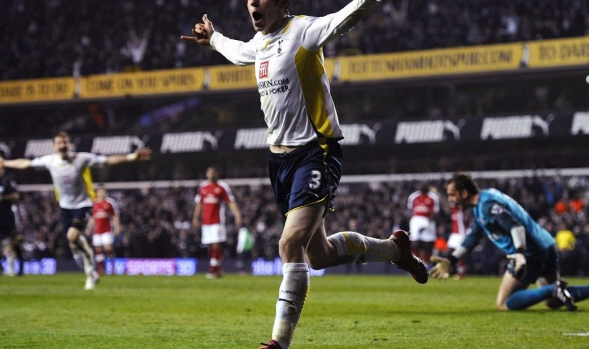 Tottenham Hotspur's Gareth Bale celebrates after scoring a goal against Arsenal during their English Premier League soccer match at White Hart Lane in London April 14, 2010.  REUTERS/Kieran Doherty  (BRITAIN - Tags: SPORT SOCCER) NO ONLINE/INTERNET USAGE WITHOUT A LICENCE FROM THE FOOTBALL DATA CO LTD. FOR LICENCE ENQUIRIES PLEASE TELEPHONE ++44 (0) 207 864 9000