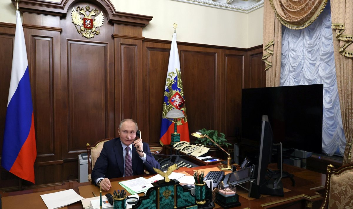 RAHUEELDUSI POLE: Verise sõja lõpetamise asemel Ukrainas tegeleb Putin Kremli pressiteenistuse andmeil heategevuskampaaniaga ja kõneles neljapäeval telefonis 13aastase Piiteri koolitüdruku Ksenjaga.