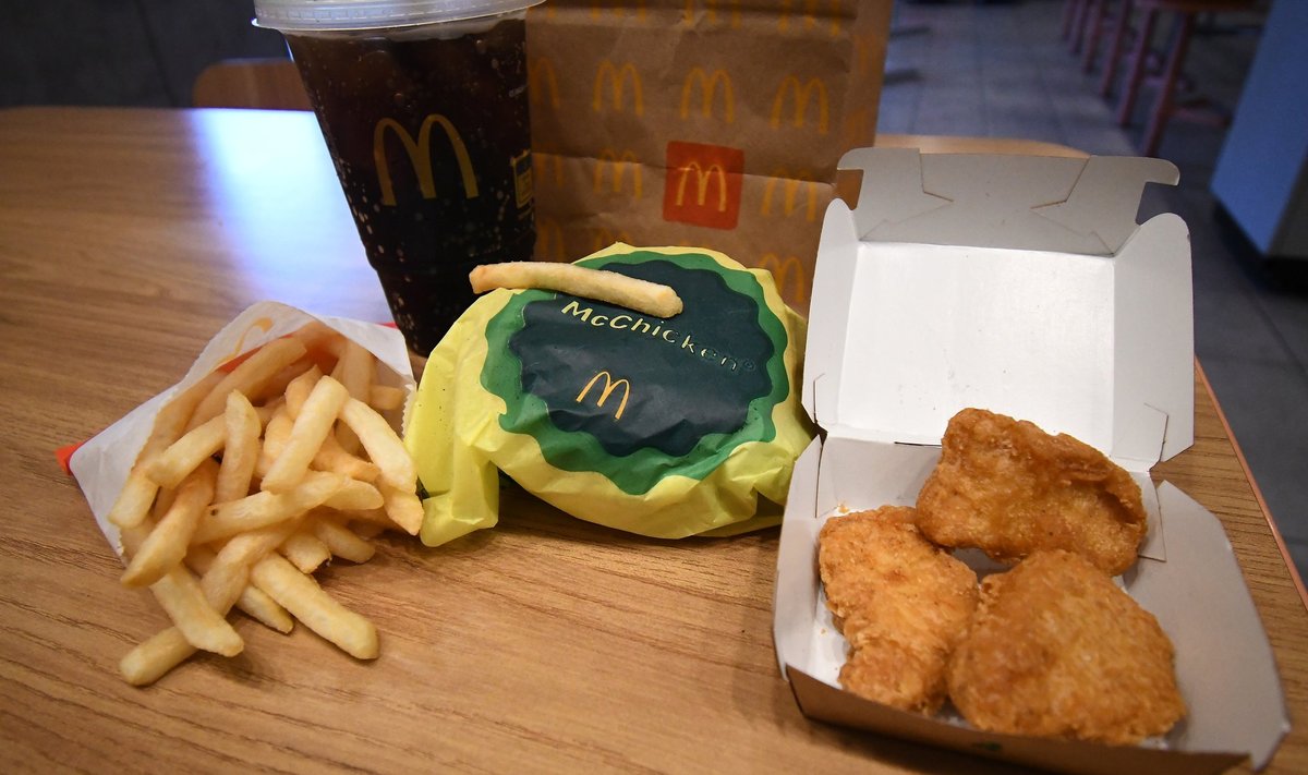 McDonalds’i 5-dollariline eine sisaldab kas burgerit või võileiba, nelja kananagitsat, väikeseid friikartuleid ja väikest karastusjooki.