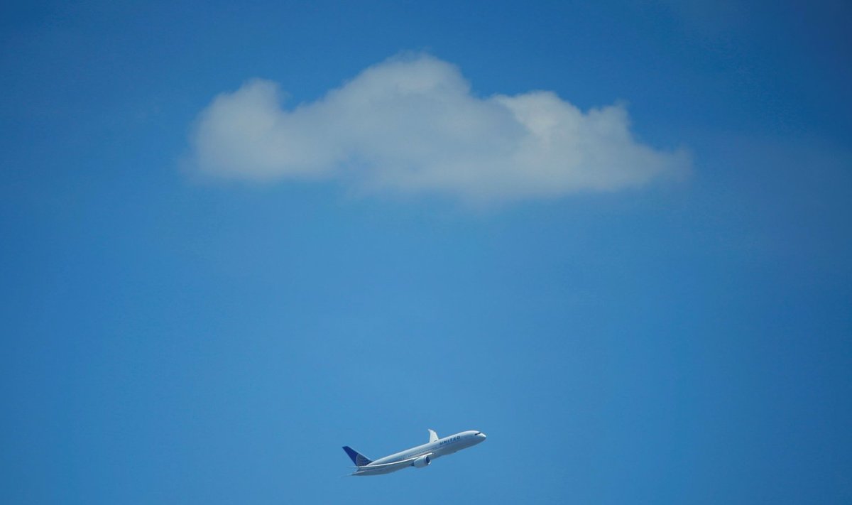 Illustratiivne pilt United Airlinesi reisilennukist õhku tõusmas. (Foto: REUTERS)