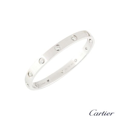 KELLELTKI ERILISELT ERILISE TÄHENDUSEGA Heti kätt ehib Cartier "Love Bracelet", mida kroonivad kümme teemanti. Hind: 16 000 € (www.cartier.co.uk)