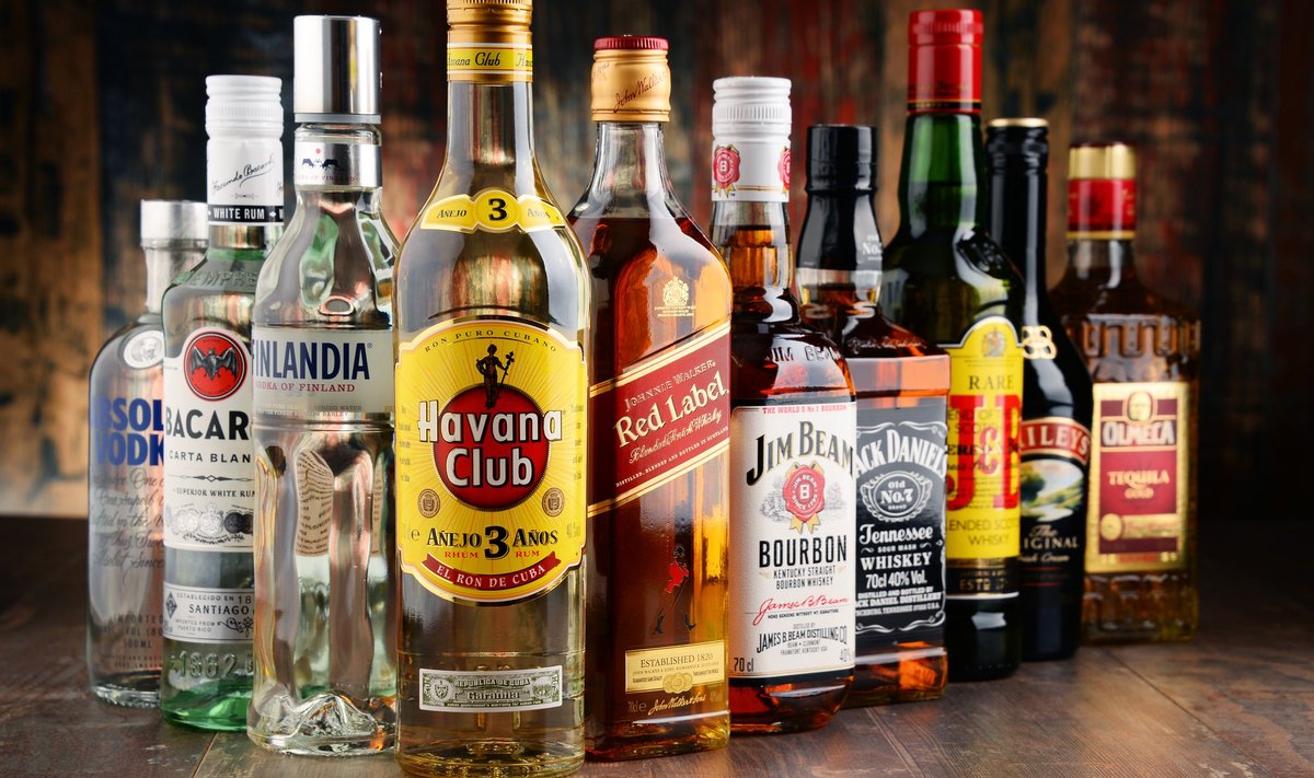 Tallinnas tegutseb mitu alkoholitaksot, kes ei küsi tellijatelt vanust.
