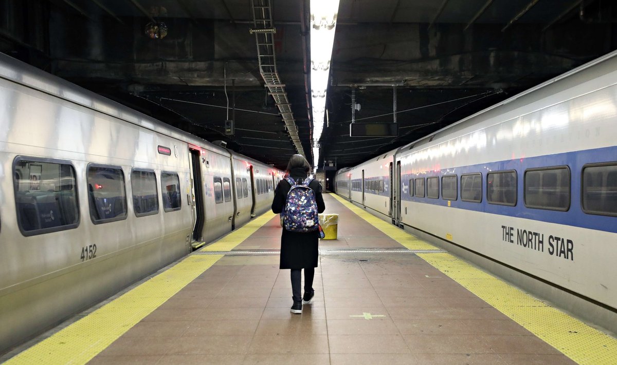 Tühi New Yorgi metroo varasemal tipptunnil.