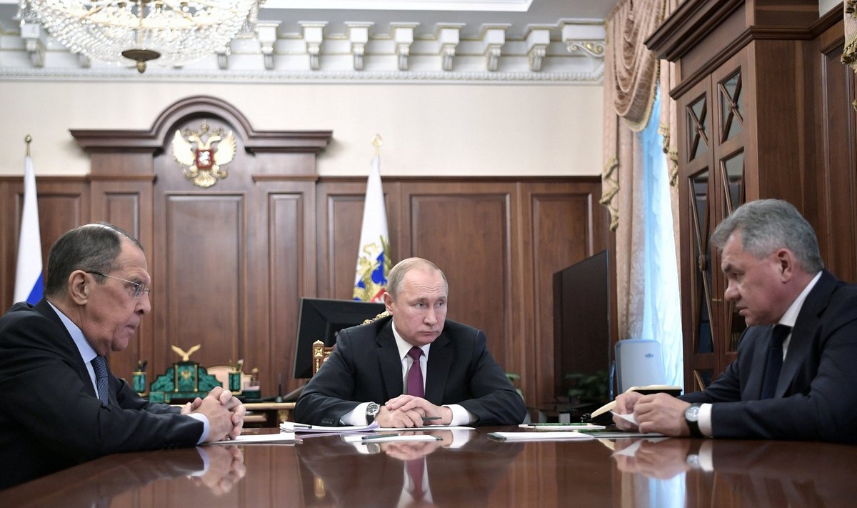 Vasakult: Sergei Lavrov, Vladimir Putin, Sergei Šoigu